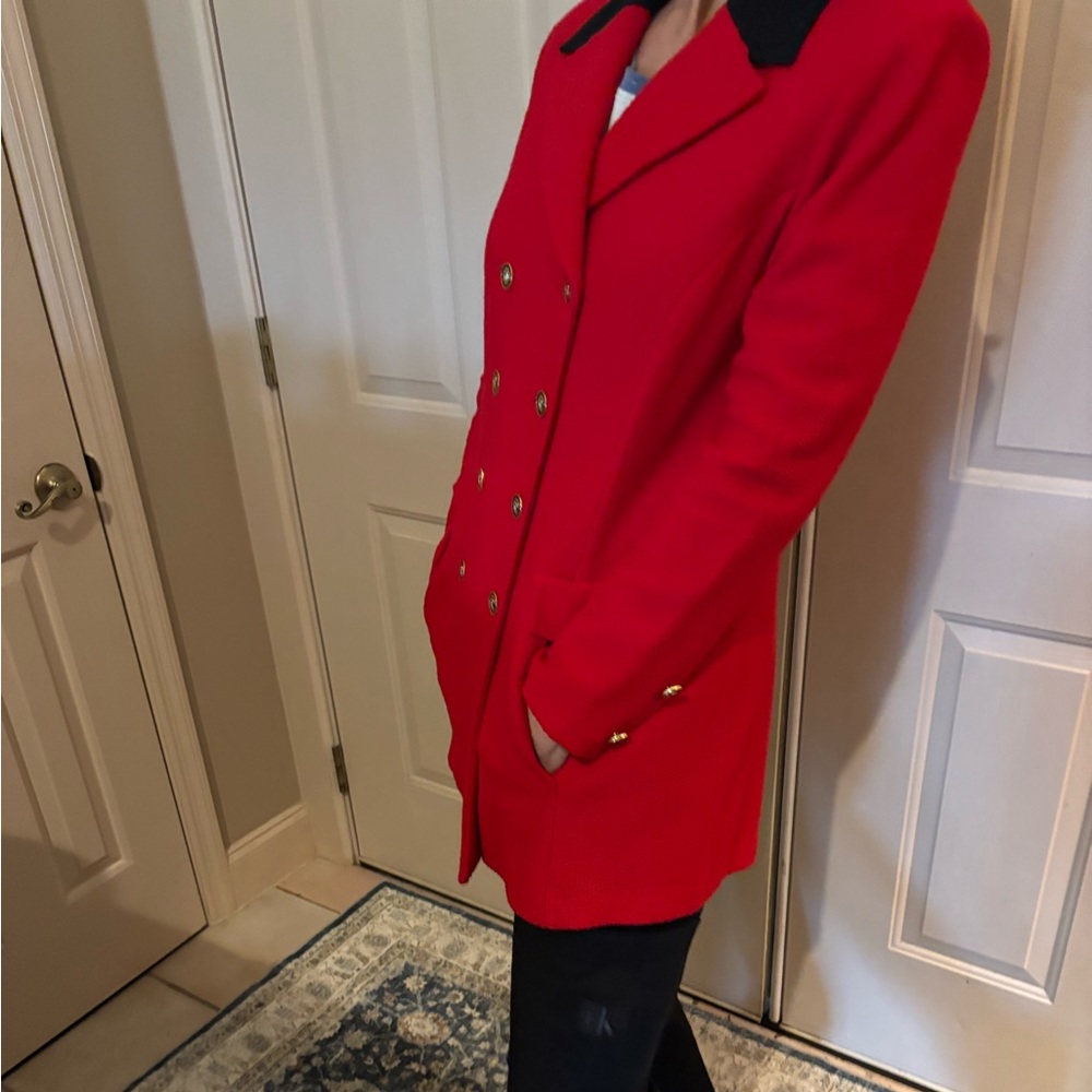 ST JOHN FABULOUS RED Blazer with BLK TRIM EUC Gold Buttons 8 - Picture 2 of 7